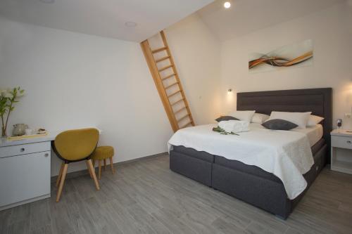 Hostal Central Old Town Rooms