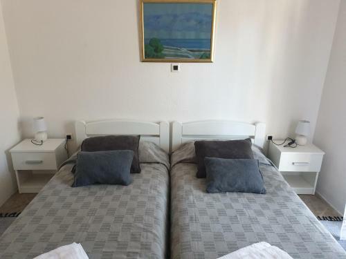 Hostal Rooms And Apartments V&m