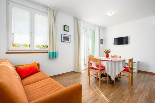 Hostal Andrea House With Apartments