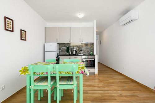 Hostal Andrea House With Apartments