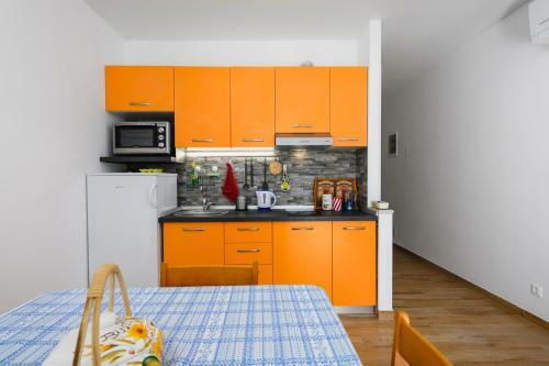 Hostal Andrea House With Apartments