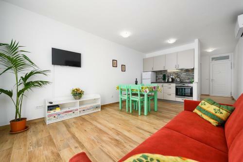 Hostal Andrea House With Apartments