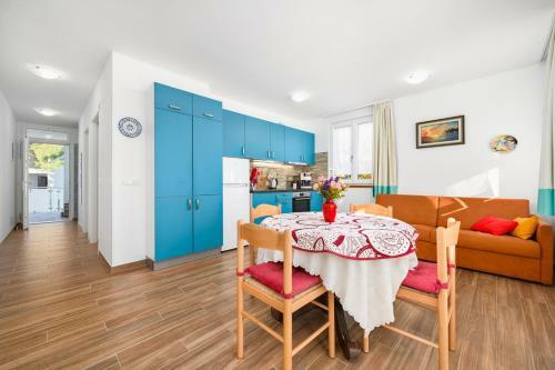 Hostal Andrea House With Apartments