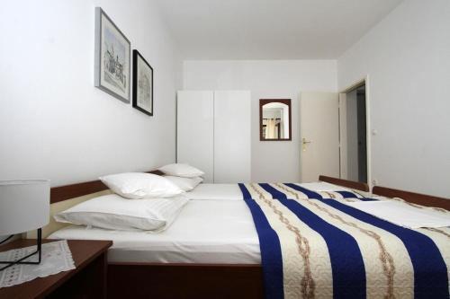 Apartments By The Sea Trogir - 11895