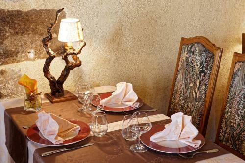 Hotel Logis Des Trois Maures
