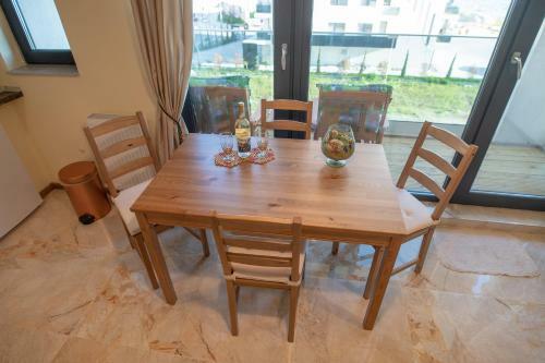 Studio Premium - Sunny Lake Apartments - Cu Vedere Spre Lac