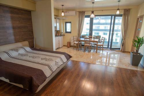 Studio Premium - Sunny Lake Apartments - Cu Vedere Spre Lac