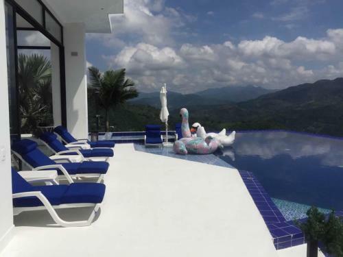Casa Blanca En Villeta Sector Payand�