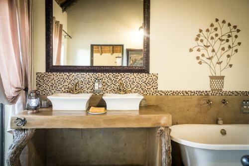Umkumbe Safari Lodge Riverside