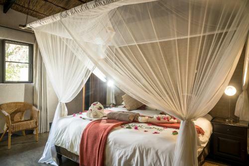 Umkumbe Safari Lodge Riverside