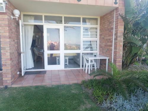 Lovely Seaside Apartment At 40 Brookes Hill