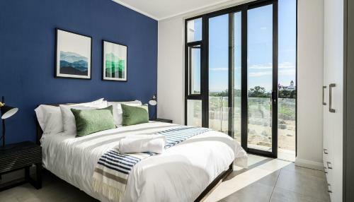 Bellamare - Luxury 3 Bedroom Beachfront Apartment