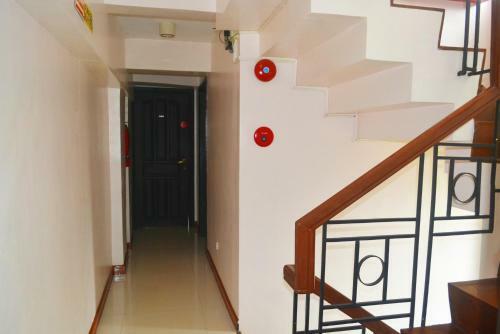 Albergue Palawan Palm Suites
