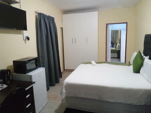 Hostal Akhanya Guest House
