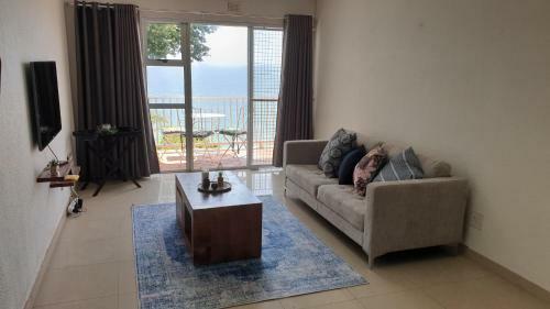 Modern Apartment With Stunning Ocean Views