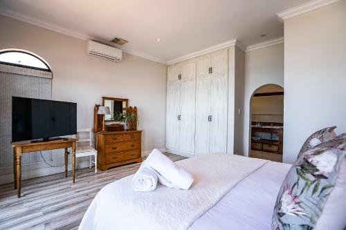 5 Bedroom Tuscan Styled Home In Umdloti Beach