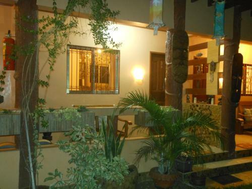 Hostal Jungle Flower Guest House