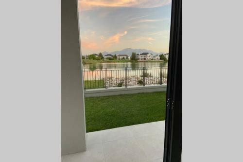 Villa Beautiful Modern Lake House With Spectacular Views