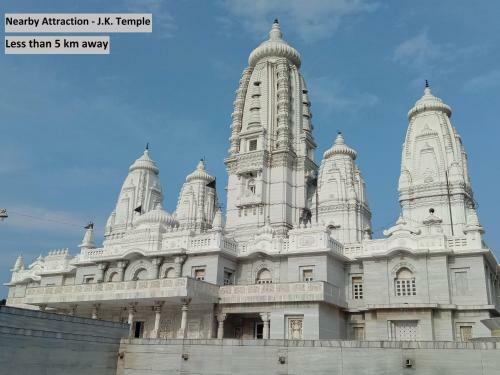 Capital O 85681 Hotel Shree