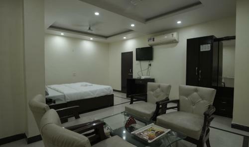 Hotel Paradise By Wb Inn