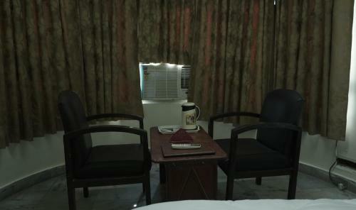 Hotel Paradise By Wb Inn