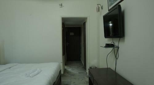 Hotel Paradise By Wb Inn