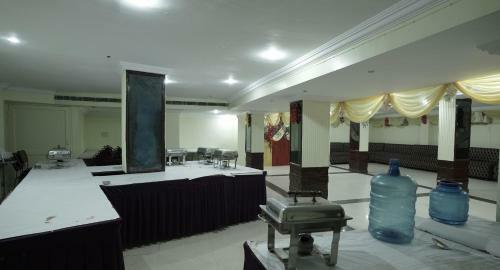 Hotel Paradise By Wb Inn