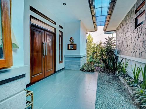 Capital O 90655 Hotel Nirwana Lembang