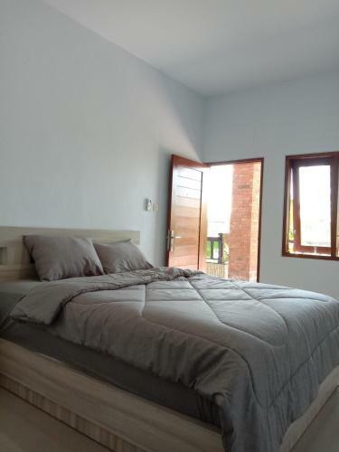 Hostal Luminous Guest House By Wizzela