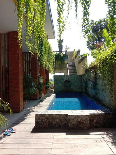 Hostal Luminous Guest House By Wizzela