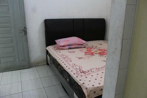Hostal Penginapan Transit Tomato