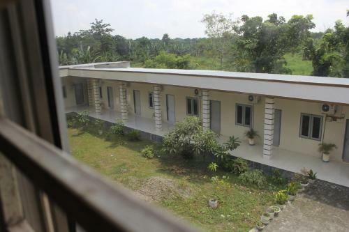 Hostal Penginapan Transit Tomato