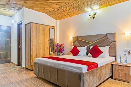 Hotel Bamboo Pine Resort, Kasauli