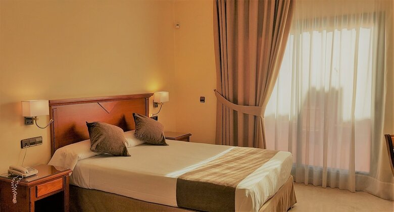 Hotel Mainake