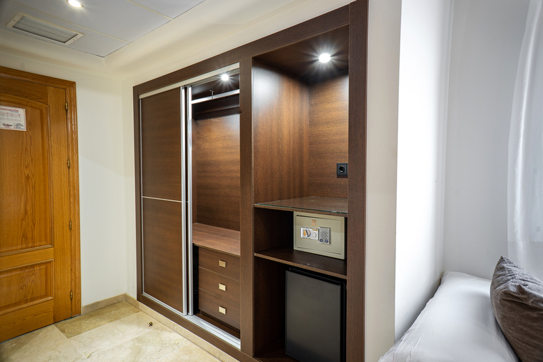Hotel Mainake
