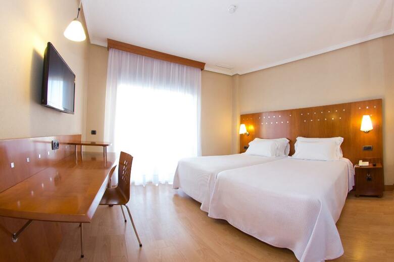 Hotel NH San Pedro