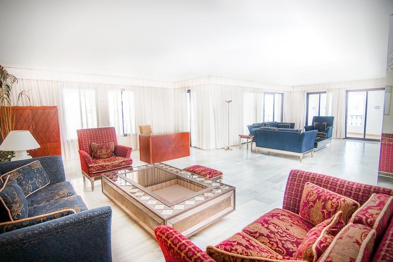 Hotel Park Plaza Suites