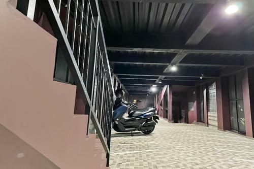 Hotel Oyo 90708 Kbr Home