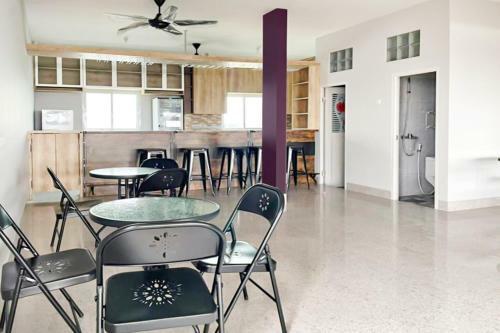 Hotel Oyo 90708 Kbr Home