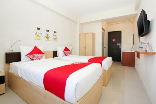 Hotel Vaccinated Staff - Oyo Flagship 910 Menara Rungkut Surabaya