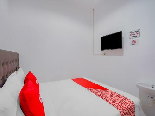 Hotel Spot On 90110 A1 Pakis Argosari