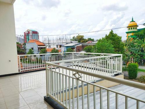 Bed & Breakfast Surabaya Homey Near Its