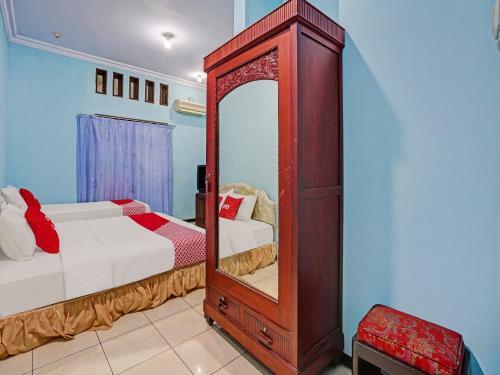 Hotel Oyo 90611 Griya Kutisari V Residence