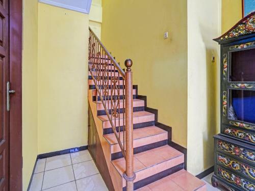 Hotel Oyo 90611 Griya Kutisari V Residence