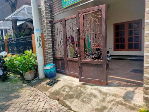 Hotel Oyo 91099 Krukah Residence