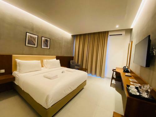 Kambaniru Beach Hotel And Resort