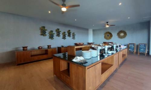 Kambaniru Beach Hotel And Resort