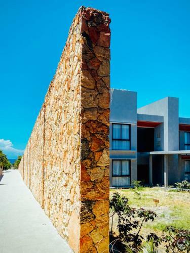 Kambaniru Beach Hotel And Resort