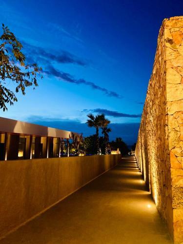 Kambaniru Beach Hotel And Resort