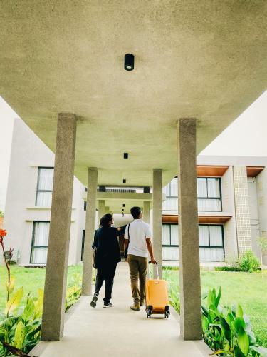 Kambaniru Beach Hotel And Resort